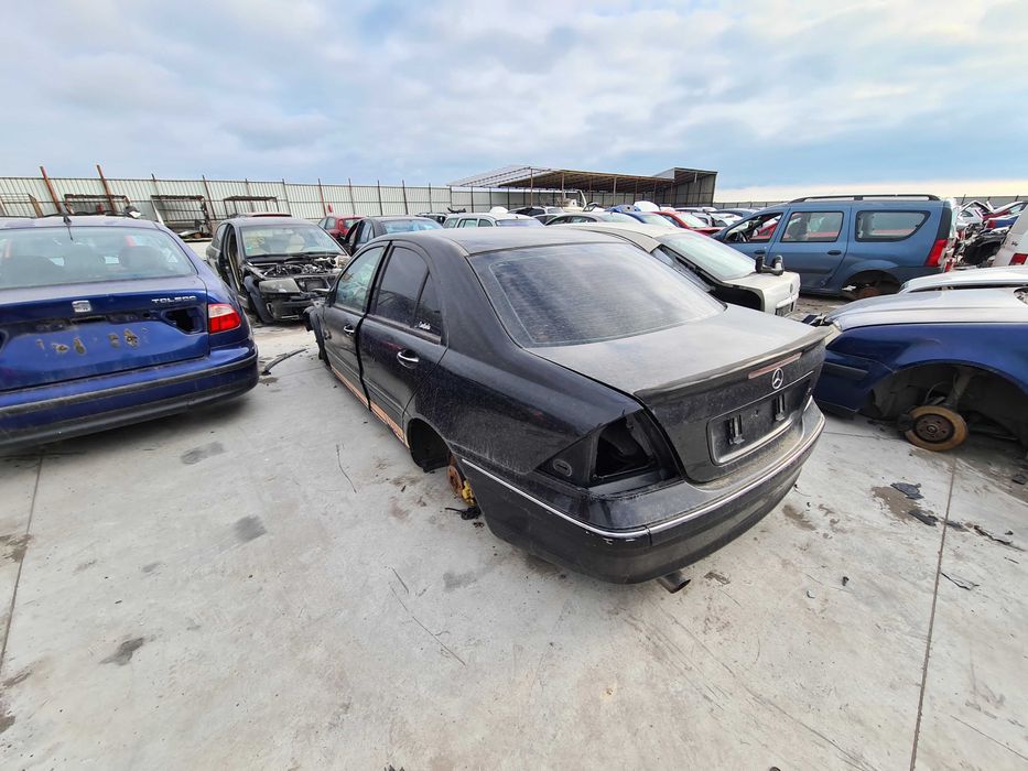 Dezmembram MercedesBenz w203