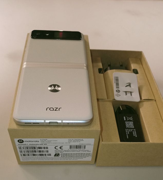 Motorola Razr 40 5G - 8GB RAM / 256GB