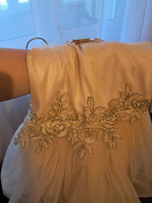Rochiță elegantă aurie cu motive brodate, 8-9 ani