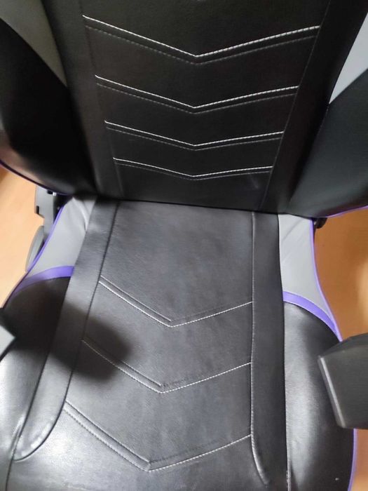 Продава се AKRacing MAX Gaming Chair