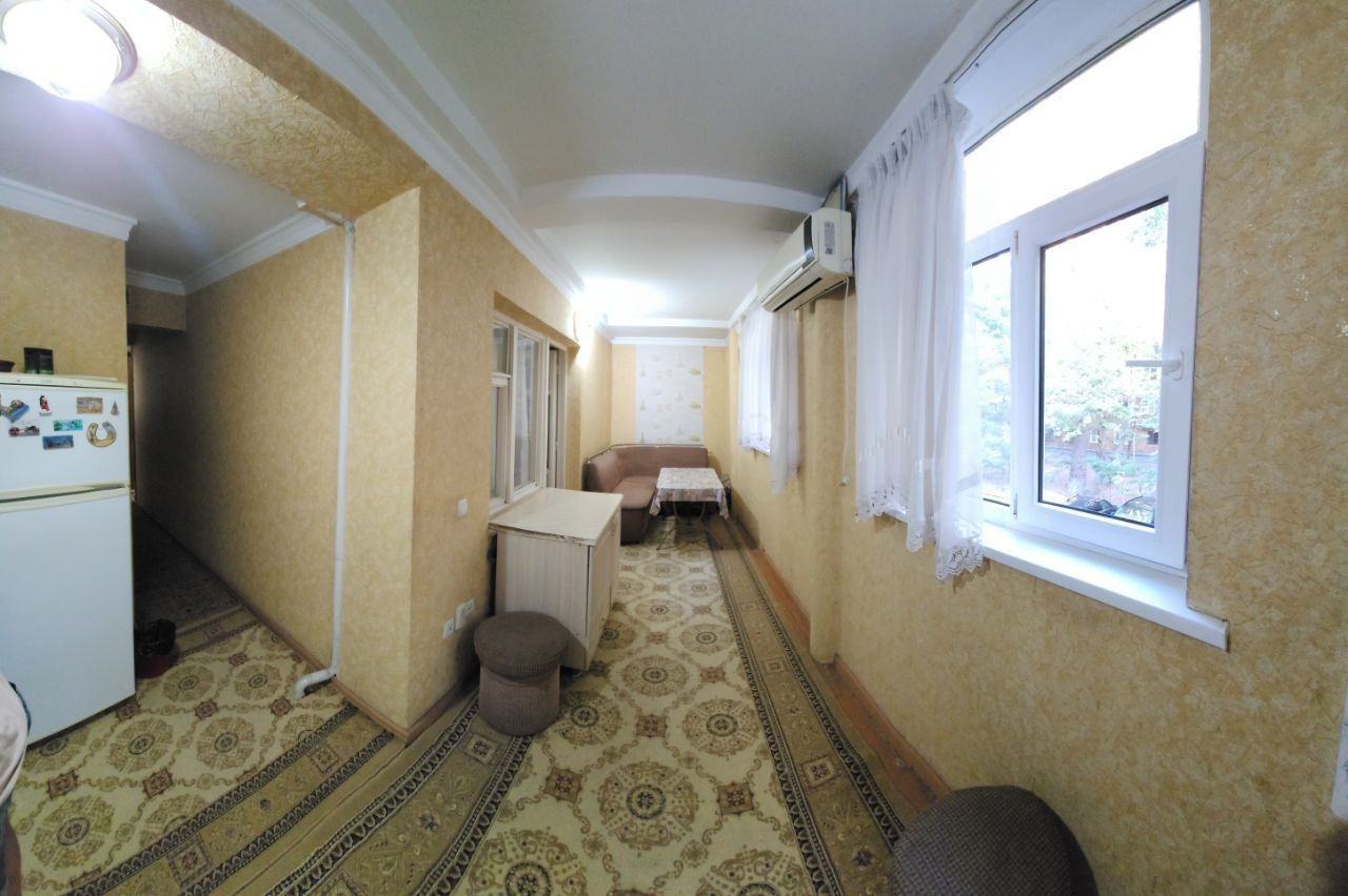 Продам чиланзар 5.  Трёх комнатная.  Балкон 2*6
