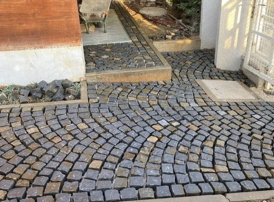 Vând piatră cubică naturală și montez