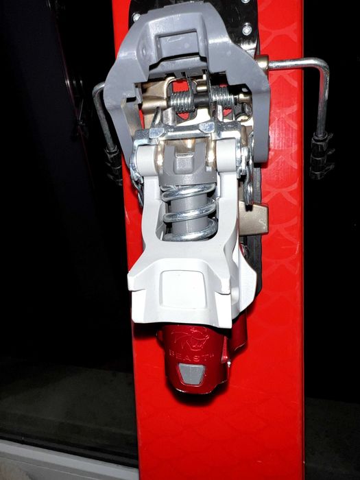 Vand skiurile de tura LINE BACON SHORTY ROUGE 2020