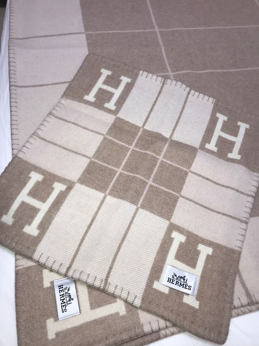 Hermes одеяло и възглавница