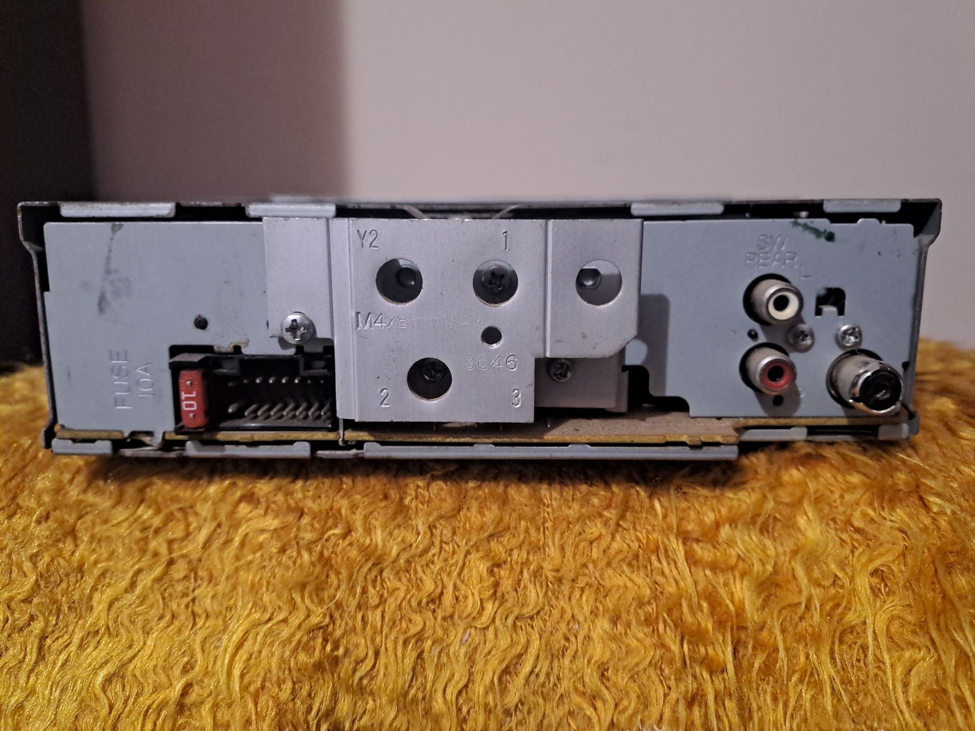 Продавам радио за кола KENWOOD
