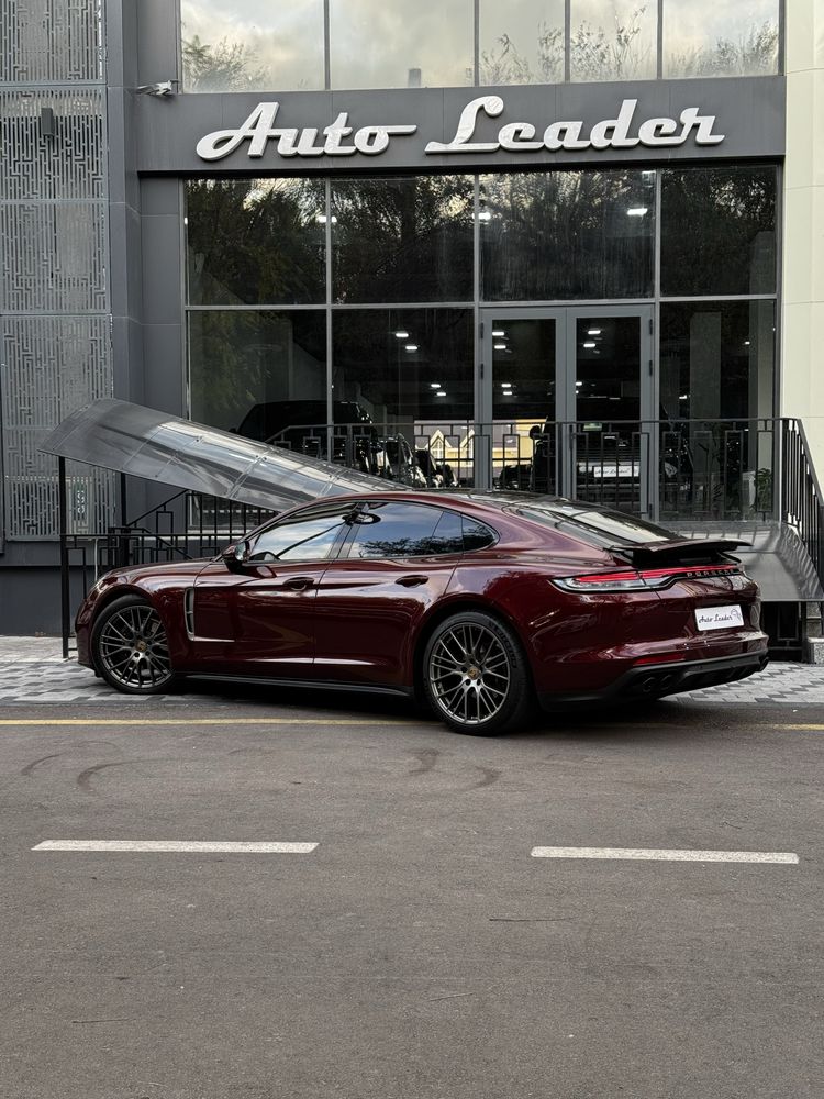 Porsche Panamera 4