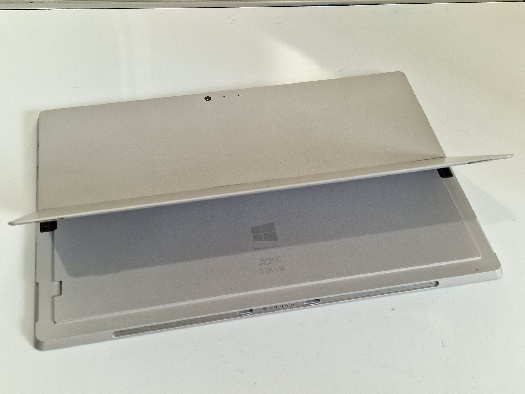 Surface Pro 3, i5 4300u, 4gb RAM, 128gb SSD