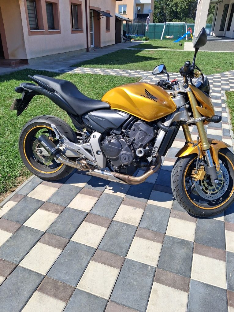 Vând Honda Hornet 2009