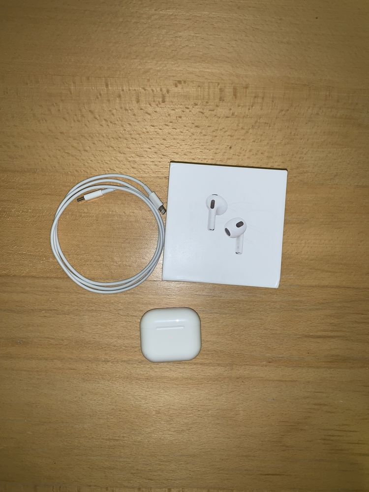 Vand AirPods  (3rd generation)