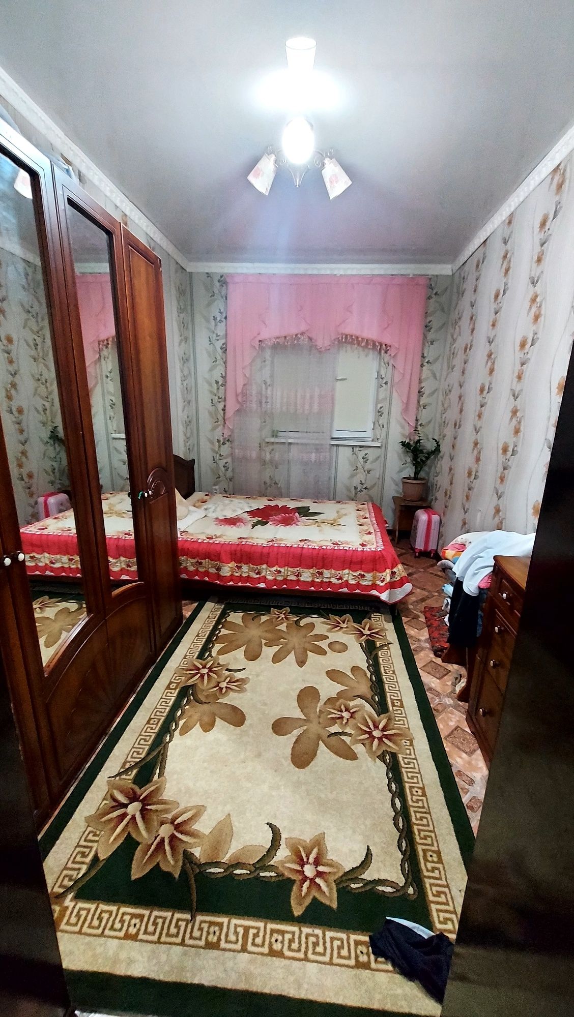 Жер уй сатылады.