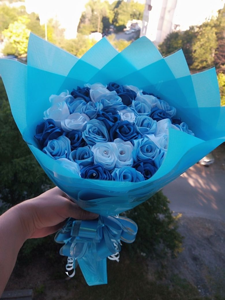 Букет от сатенени рози