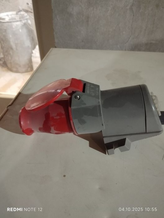 Розетка трёхфазная 16 ампер