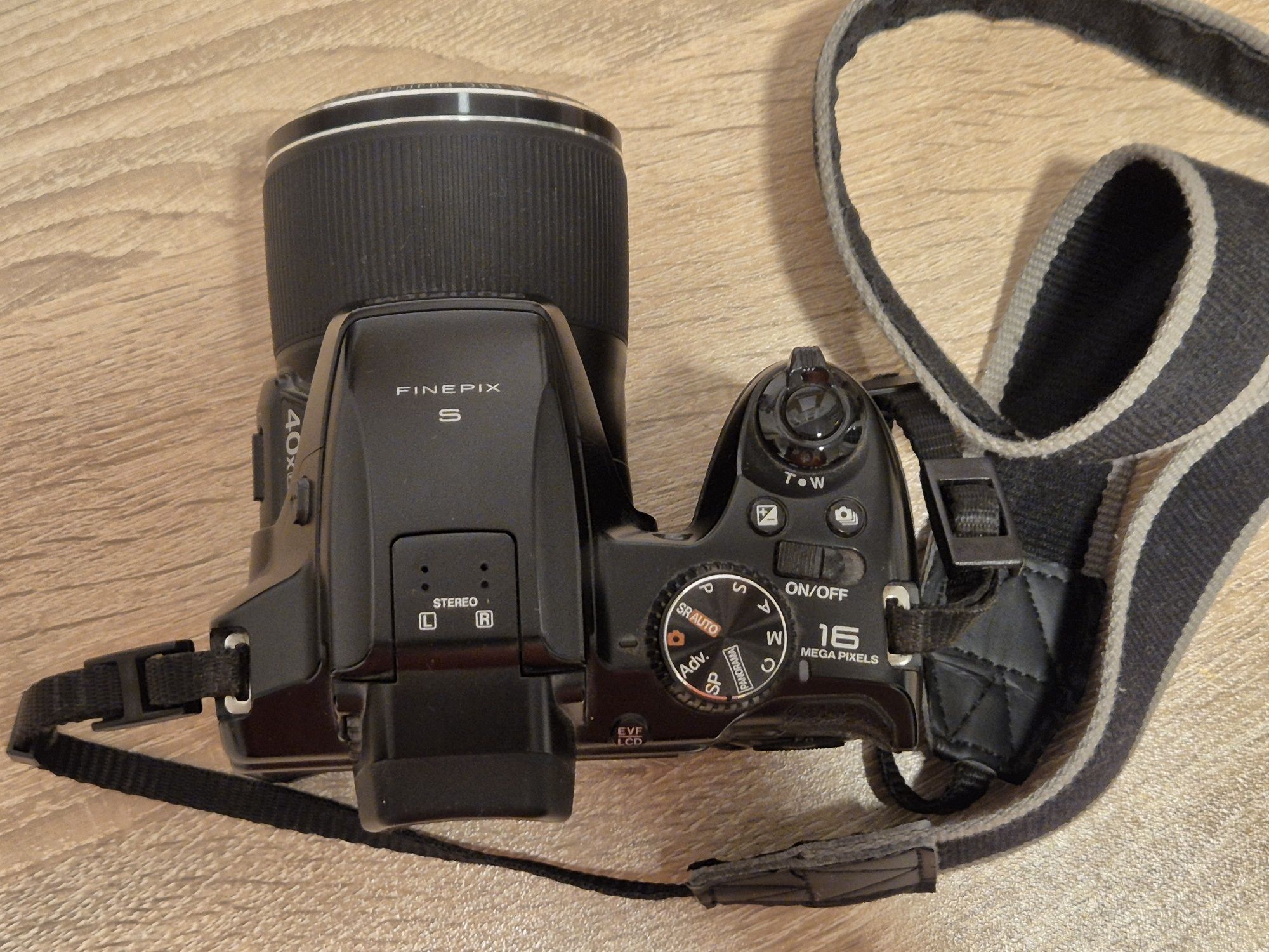 Camera foto Fujifilm Finepix S8200