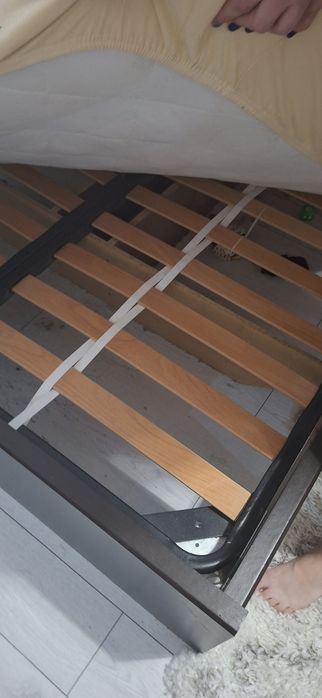 Vând pat care necesita reconditionare