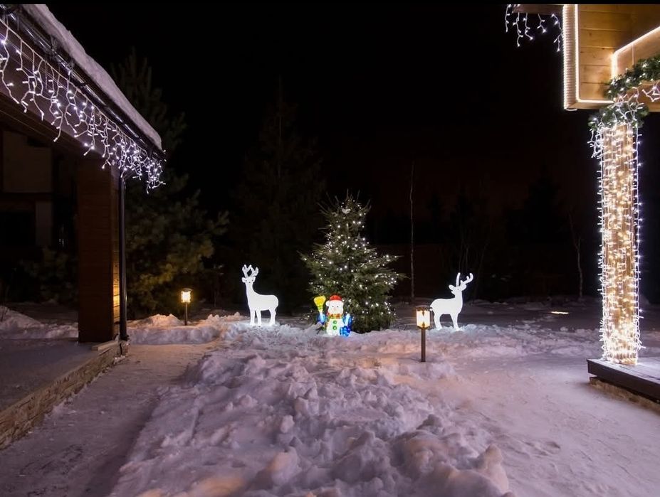 Yangi yil bezak archa va o'yinchoqlar