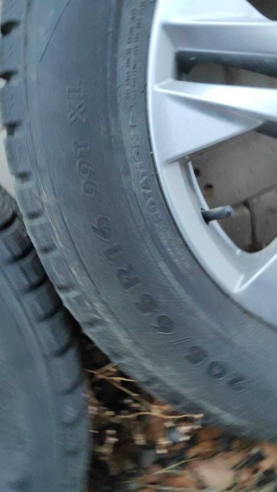 продам комплект автошин шипованной на Хюндай Крету