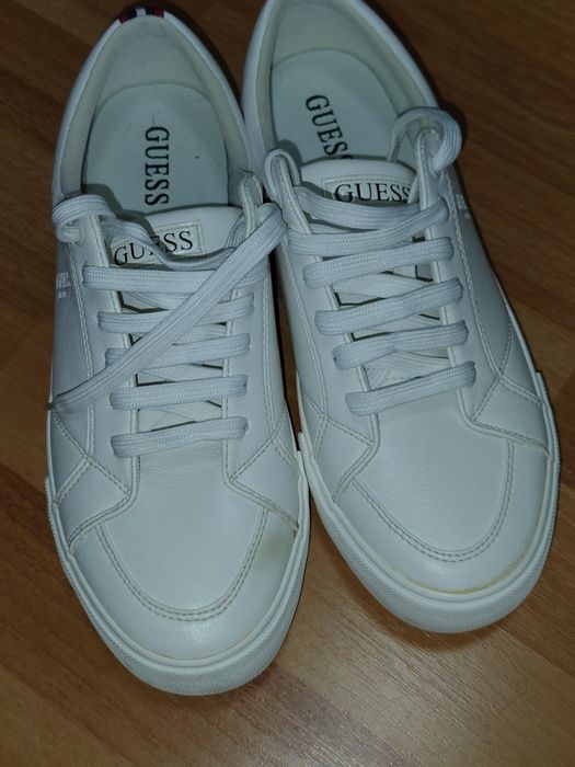 Vând pantofi sport