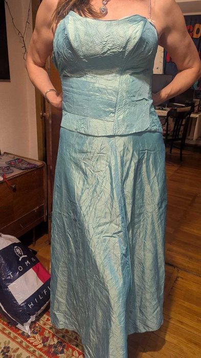 Продаю комплект (юбка и топ) для праздников.