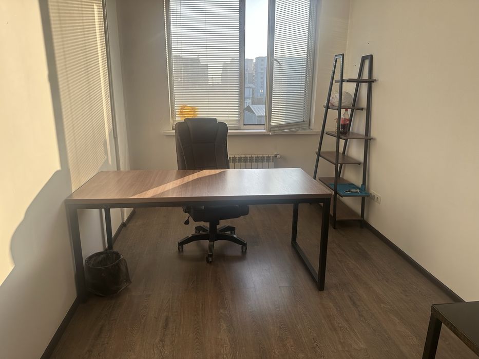 Продам столы б/у, по Алматы есть доставка бесплатная.