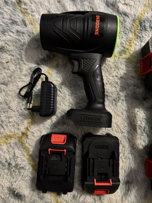 Suflantă portabilă cu 2 acumulatoare