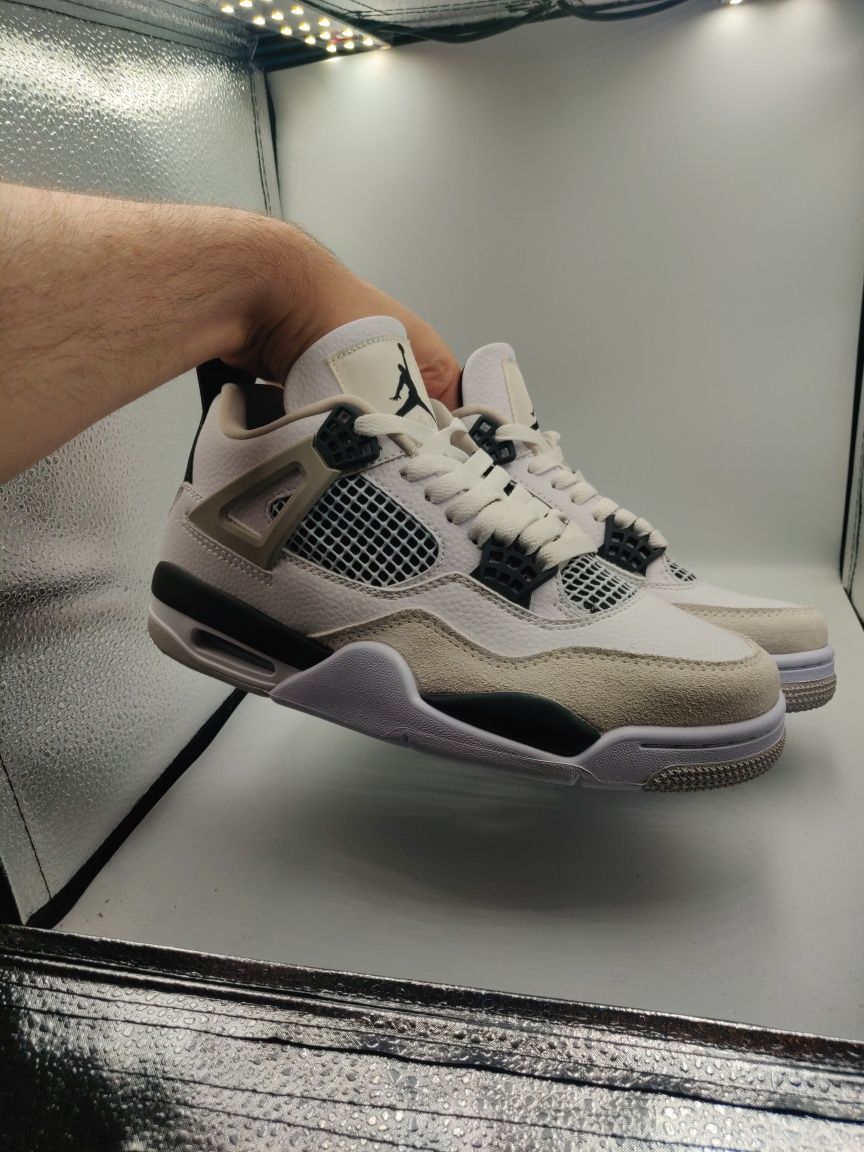 Jordan 4 Military Black, 41 și 42