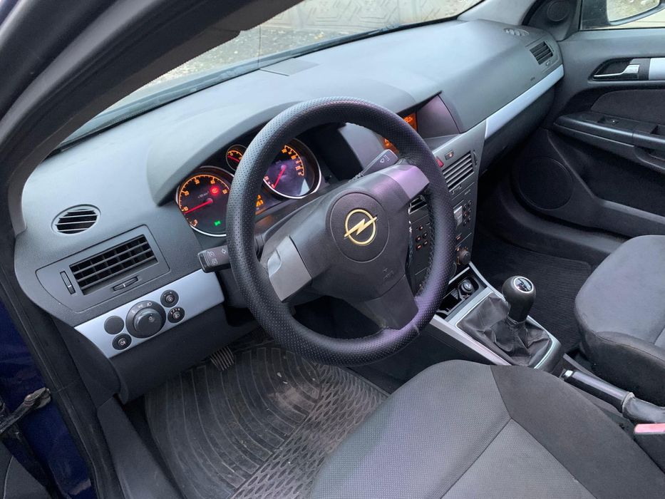Opel Astra H GTC  1.7 CDTI