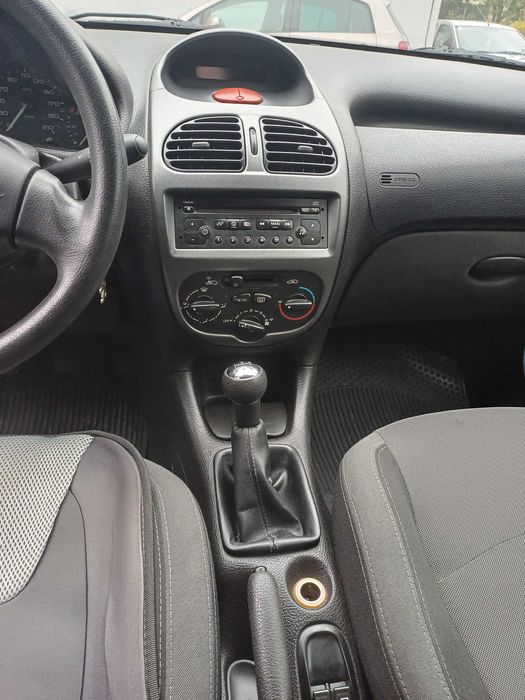 Autoturism Peugeot 206