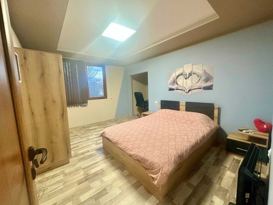 Продава къща в с. Лесново