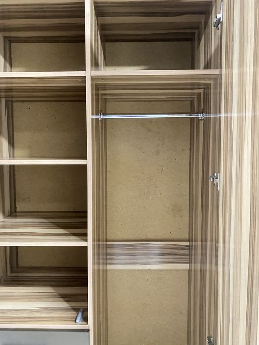 Шкаф из натурального дерева