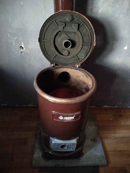 Почти Нова Печка на твърдо гориво