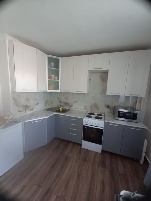 Отдам бесплатно кухонный гарнитур, Срочно состояние хорошое.