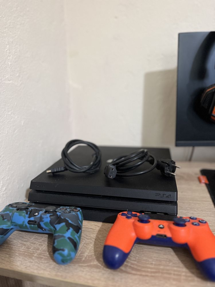 PS4 pro 500 gb + 2 джойстика