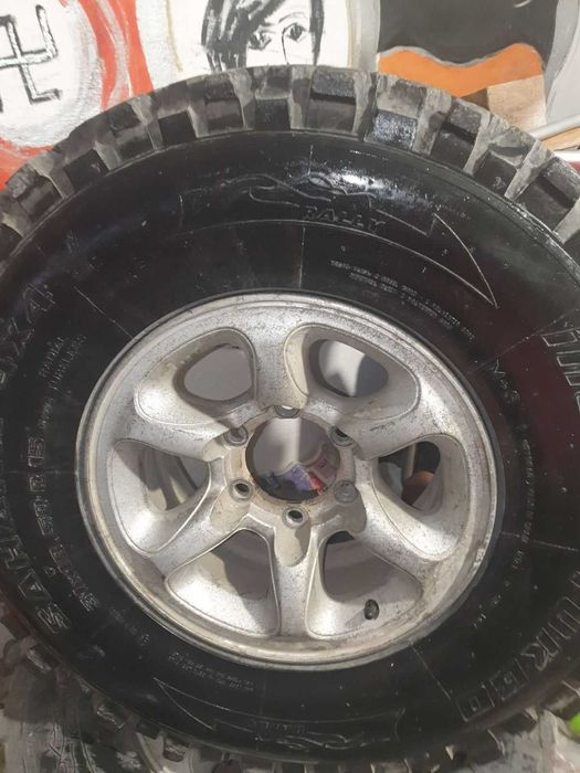 Продава 4 бр.гуми със  джанти