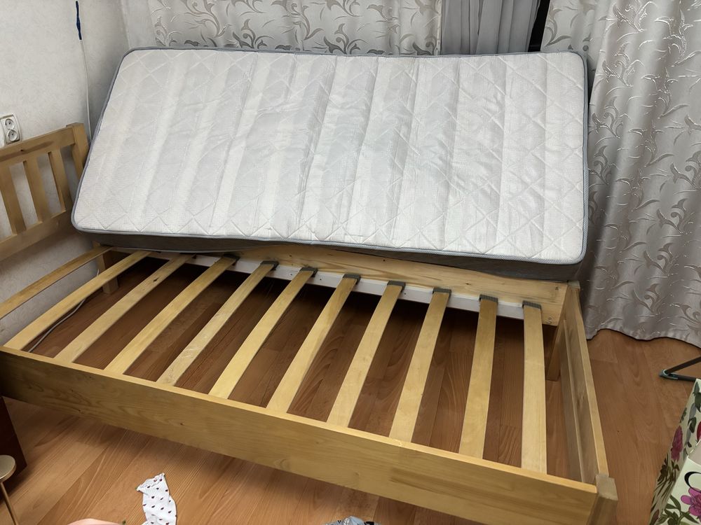 Продам кровать с матрасом