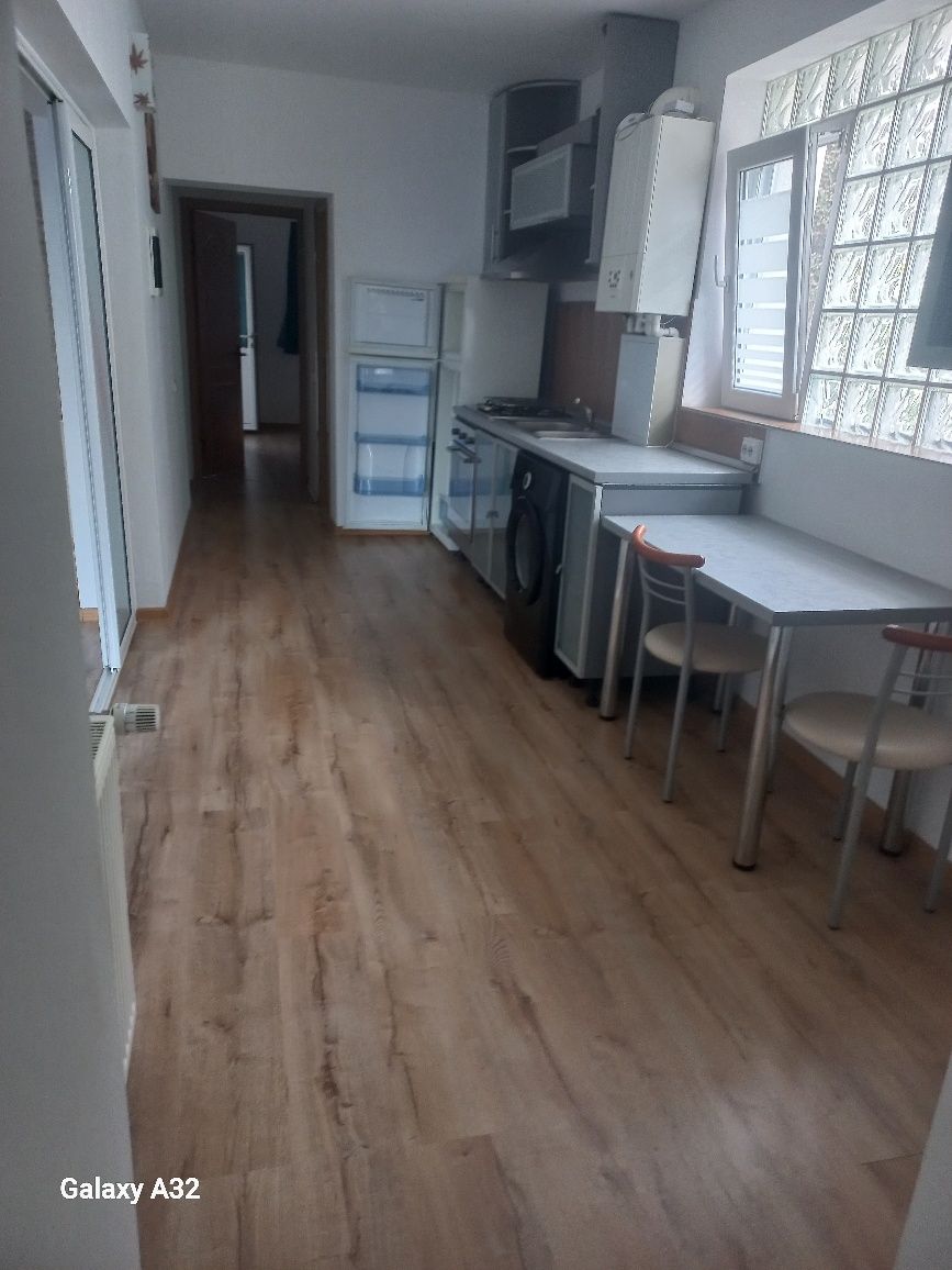 Proprietar închiriez apartament 3 cam.Otopeni central .
