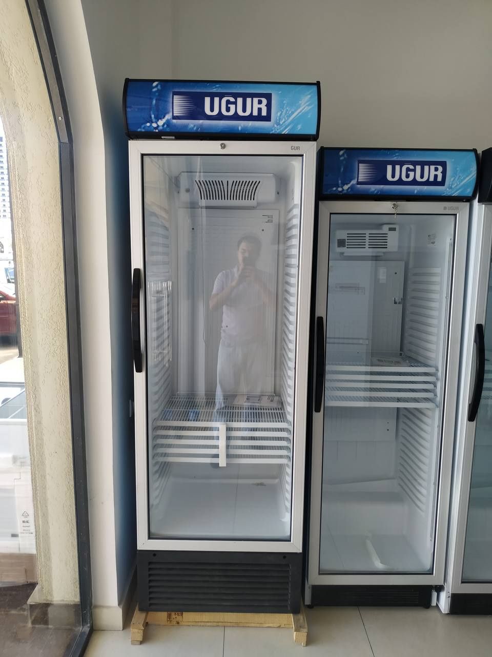 Витринный холодильник Ugur Модель: USS440DTKL
