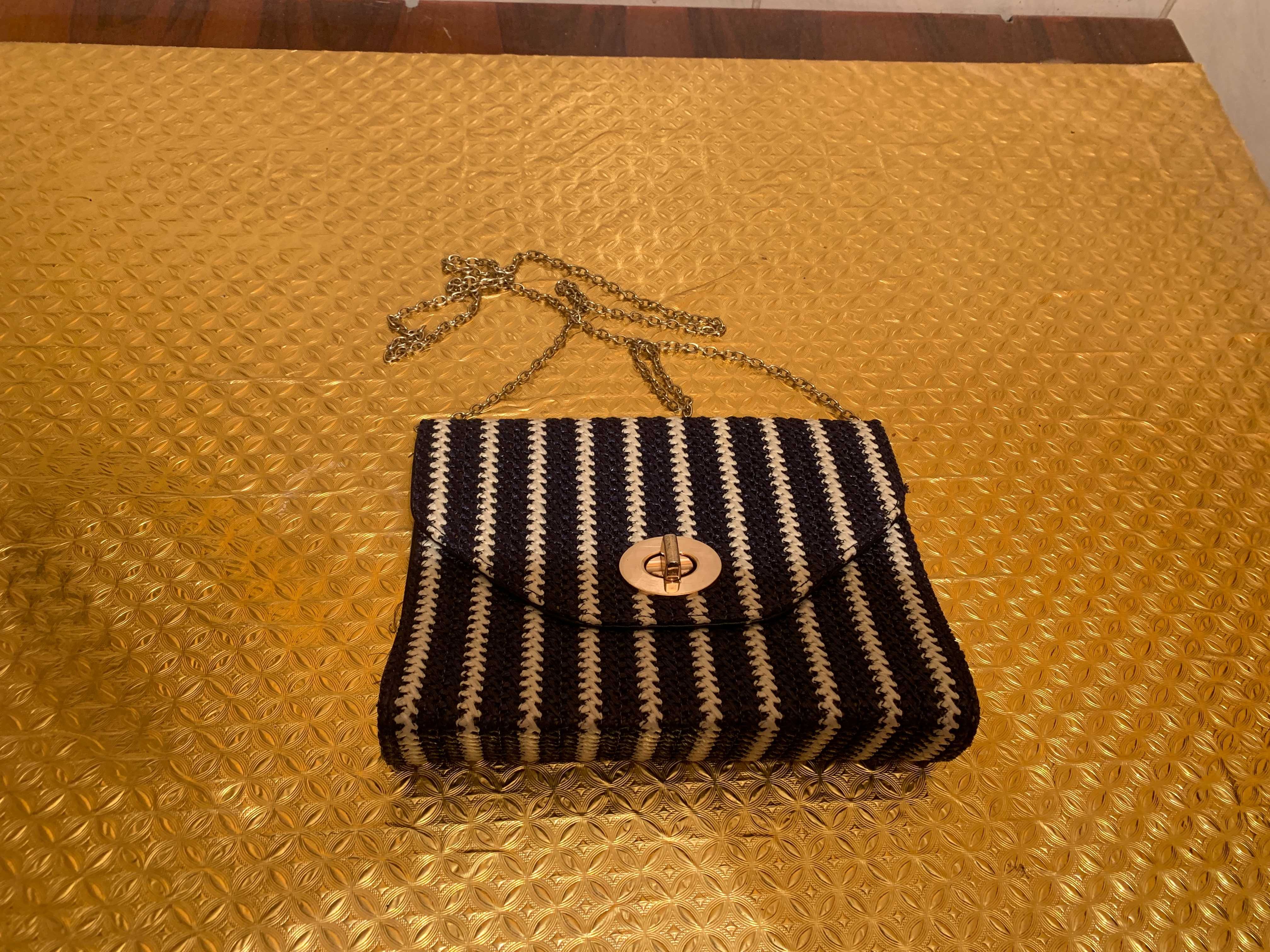 Продам сумочку дам. из экокожи сине-белого цвета (сделано в Германии)