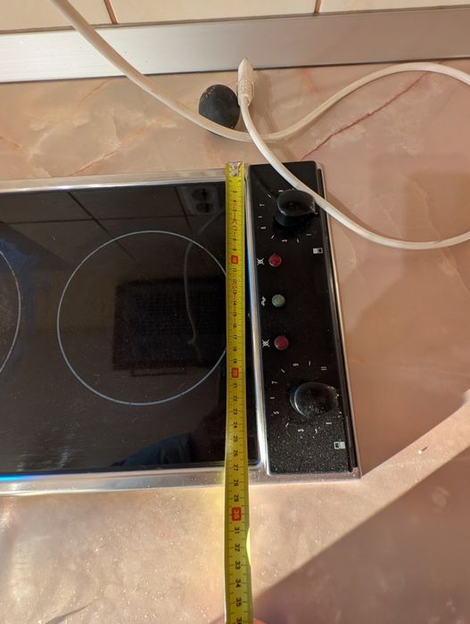 Mobila bucătărie, hota și plita mica