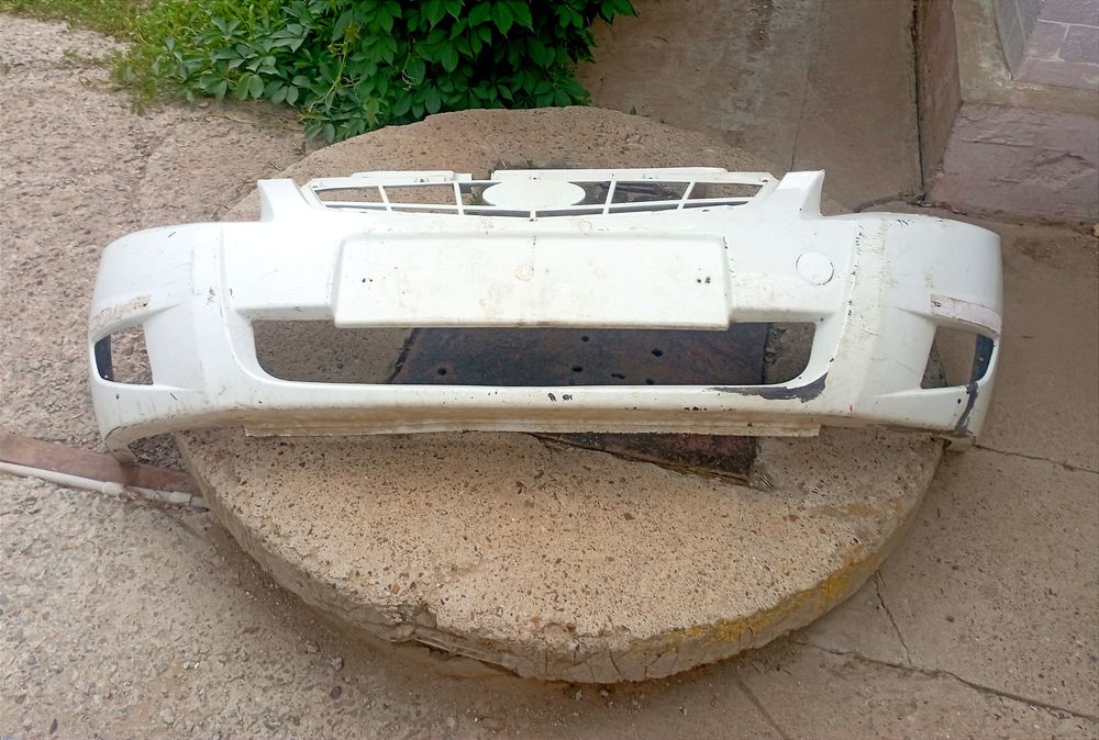 Продам передний и задний бампер от приоры