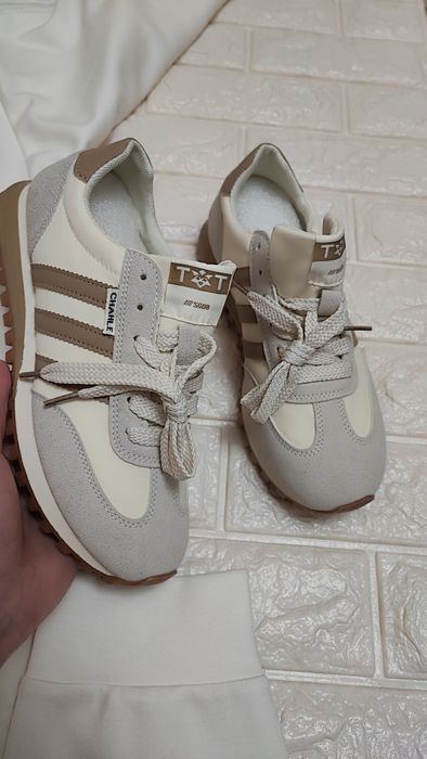 Новые кроссовки женские