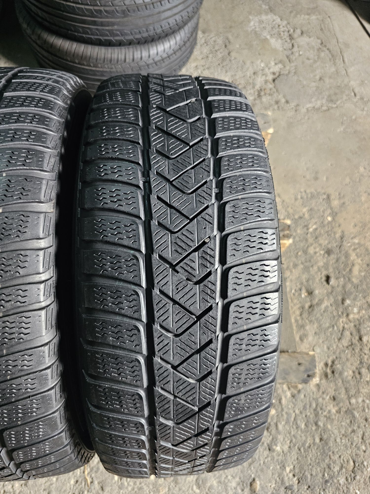 2 anvelope iarna 205 55 16 Pirelli Runflat