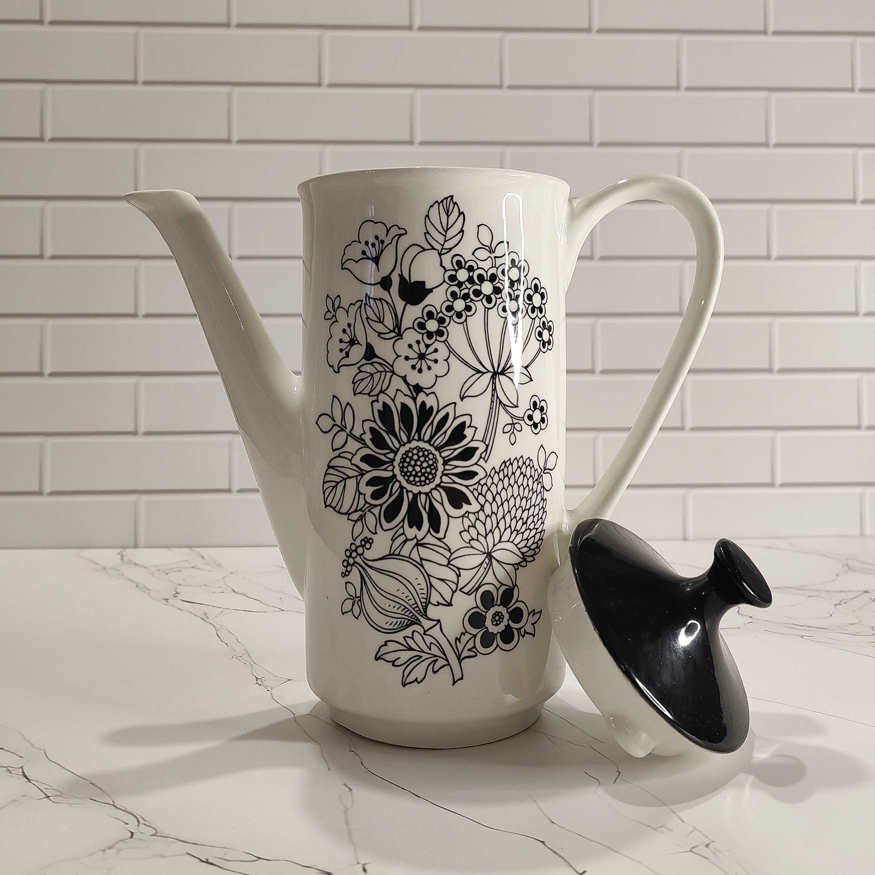 Винтидж чайник, кана, ваза, от Англия, черно бяла с цветя