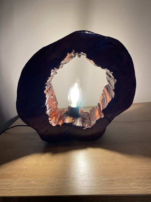 Lampa din lemn lucrata manual
