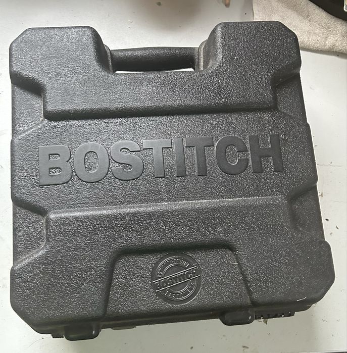 Aparat pneumatic pentru acoperis Bostitch RN 46-2, cuie 19-45 mm
