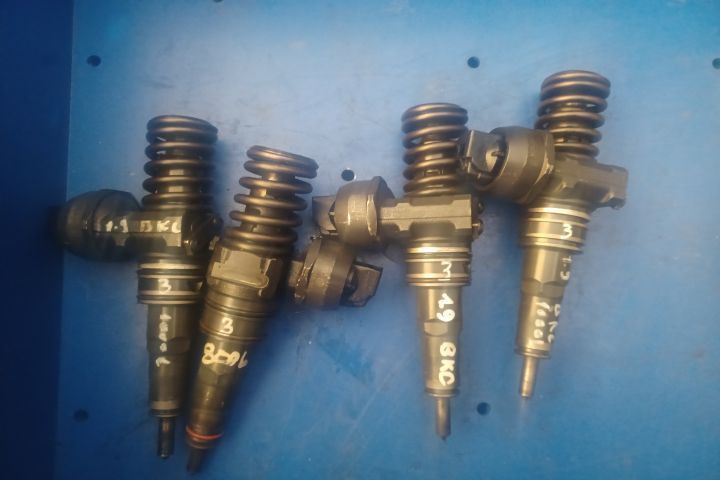 Set injectoare 038130073AG 1.9 BKC   BA Volkswagen VW Golf 5 [2003 -