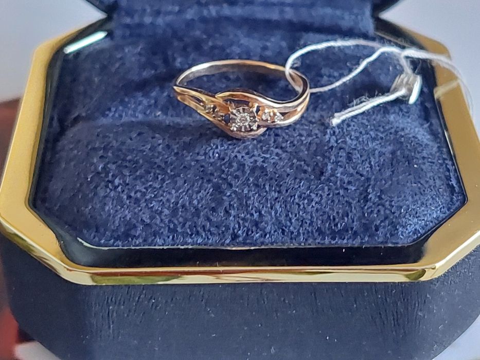 Золотое кольцо с бриллиантами