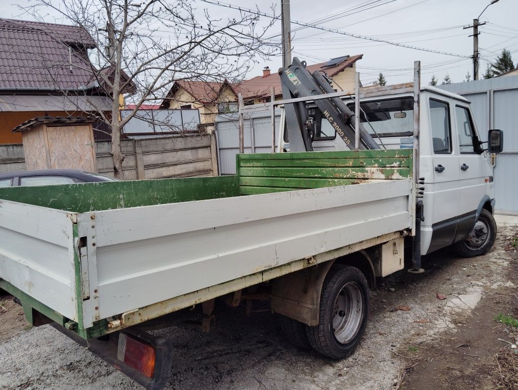 Vând Iveco cu MACARA