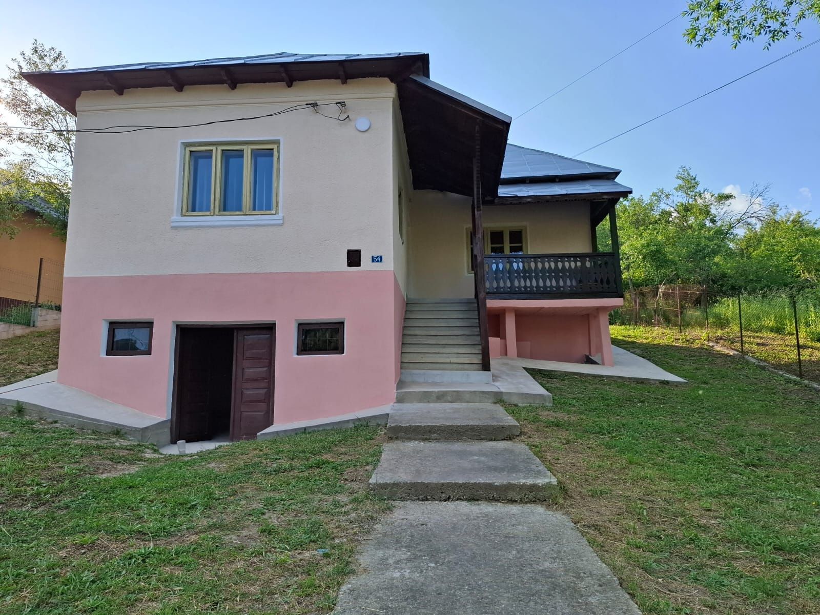 Casa de vanzare+3000mp teren