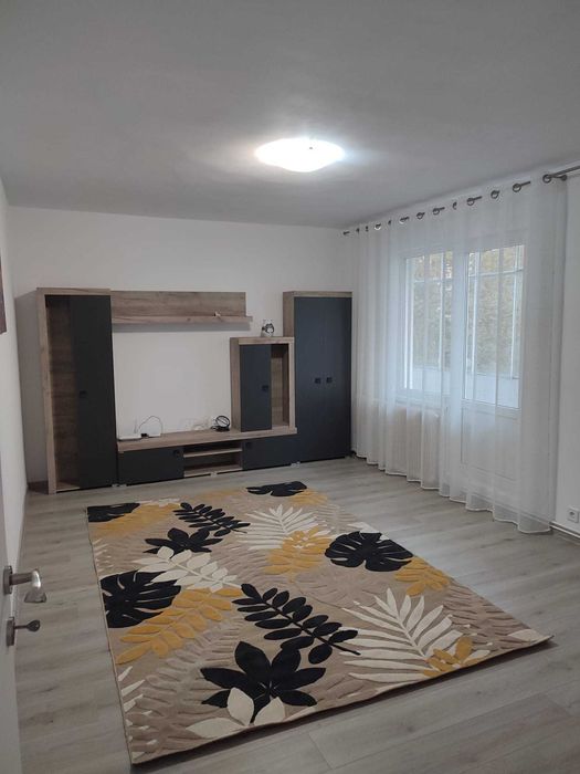 Închiriez apartament!
