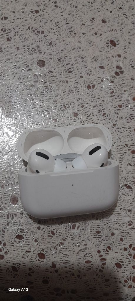 AirPods pro white